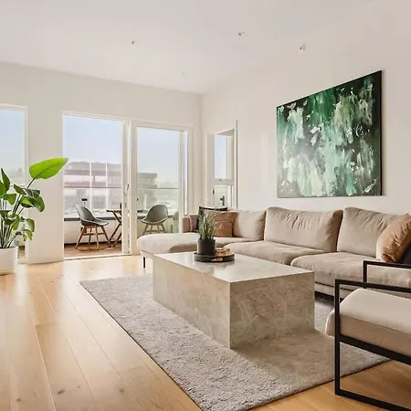 Dinbnb I Luxury With Views L Large Balcony Feriehus *